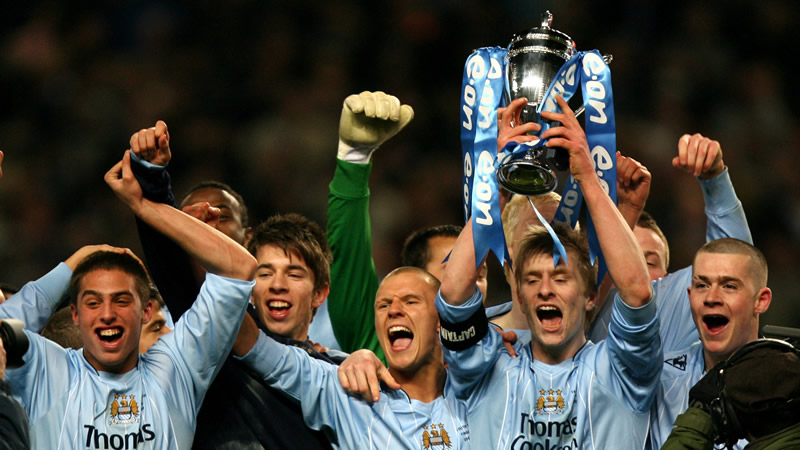 曼联有望终结客场连败纪录，与狼队一战机构看好红魔稍占上风（机构看好红魔略占上风，曼联客战狼队有望终结客场连败）