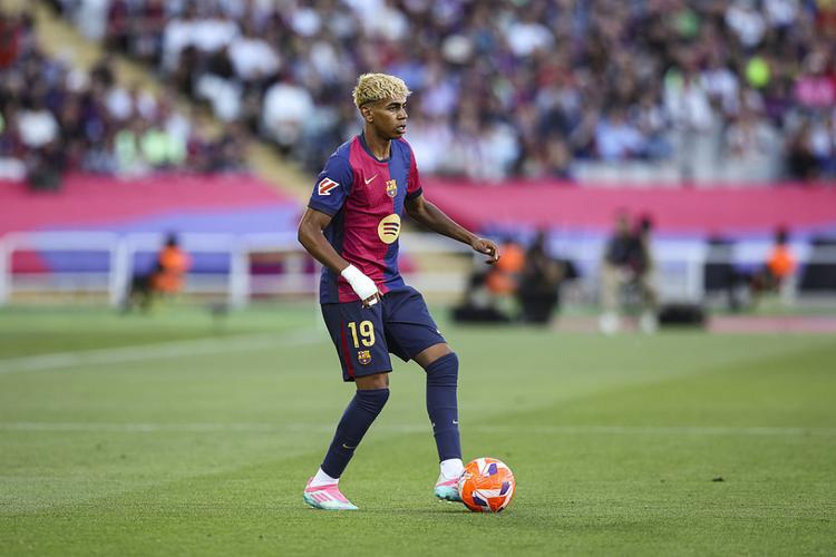 钟义浩：离冠军奖杯就那么近，现在还是难以平复自己的心情（钟义浩：冠军近在咫尺，如今仍难以平复心绪）