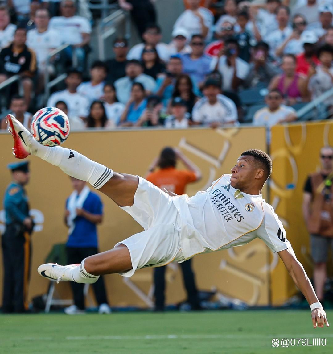 足球巴萨新星闪耀西甲，媒体：未来属于他（巴萨新星西甲大放异彩，媒体称他的时代已来）