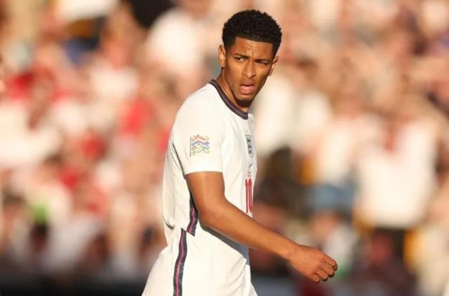 米体：法国电视台取消转播年轻人vs里尔，因前者胸前广告违规（米体：因伯尔尼年轻人胸前广告违规，法国电视台取消其对阵里尔的直播）