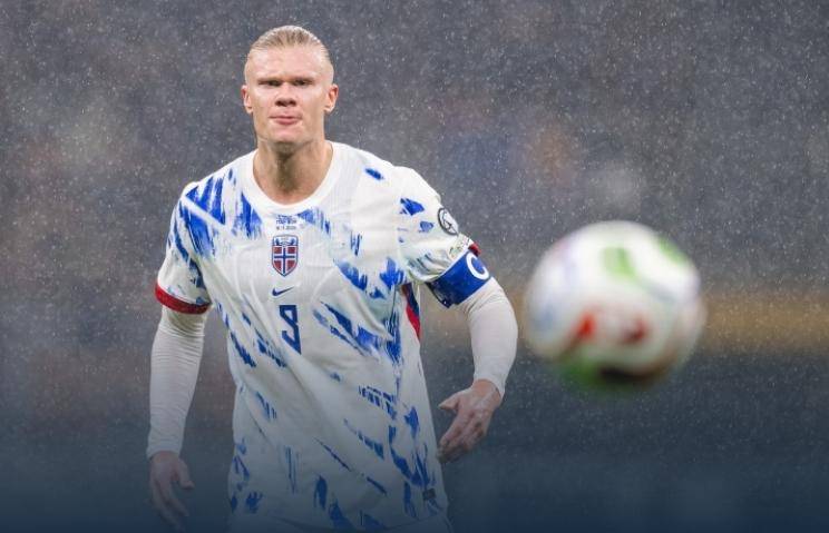 足球足球天才少年迎来国家队首秀，全场最佳（足坛天才少年国家队处子秀，荣膺全场最佳）